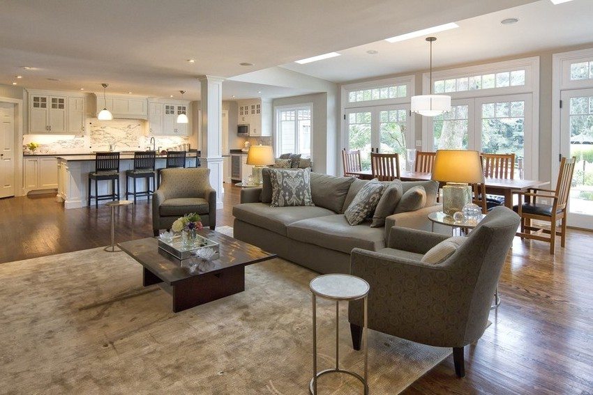 Oppsett av et etasjes hus med et ganske stort område Oppsettet av et etasjes hus med et ganske stort område