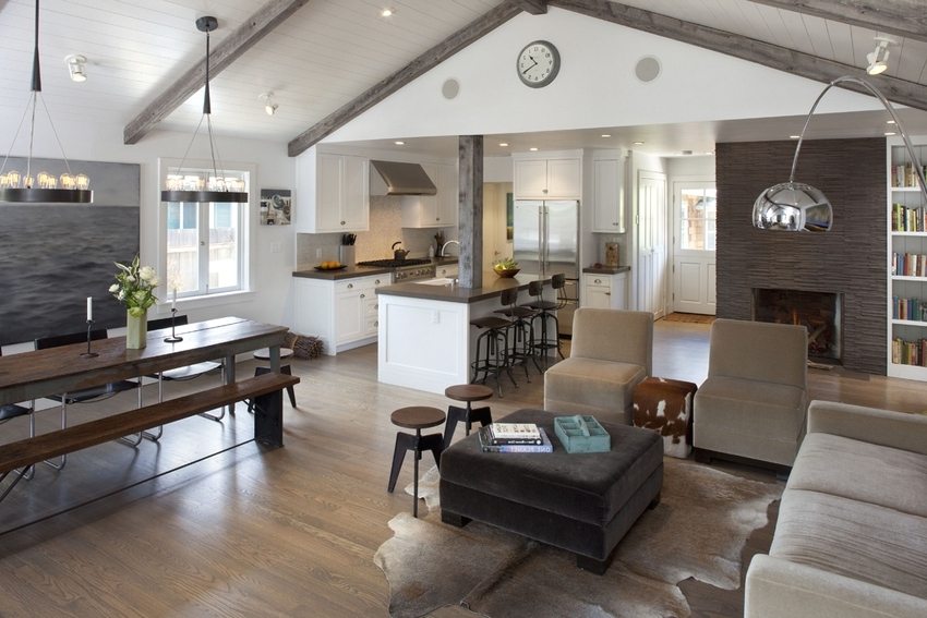 Hvis du fjerner de indre skilleveggene, kombinerer kjøkken, spisestue og stue, vil dette visuelt utvide det indre rommet til et lite hus. Hvis du fjerner de innvendige skilleveggene, og kombinerer kjøkken, spisestue og stue, vil dette visuelt utvide det indre rommet til et lite hus.