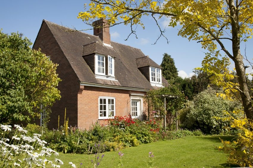 Ett-etasjes hus med soverom på loftet Ett-etasjes hus med soverom på loftet