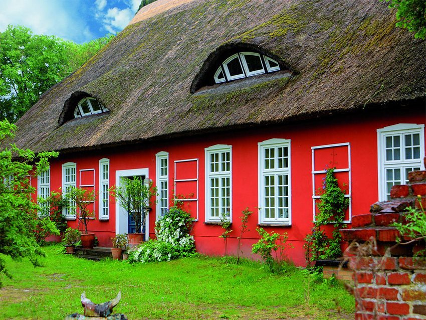 Stort etasjes hus med loftrom Stort etasjes hus med loftrom
