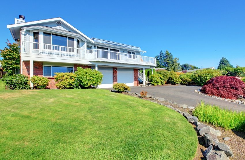 Nhà riêng hai tầng có gara đôi Nhà riêng hai tầng có gara đôi