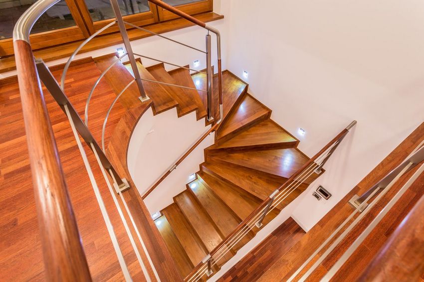 Cầu thang trong nhà riêng hai tầng Cầu thang trong nhà riêng hai tầng