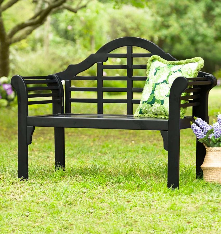 Plastic benches are lightweight, making them extremely mobile and easy to transport Plastic benches are lightweight, making them extremely mobile and easy to transport