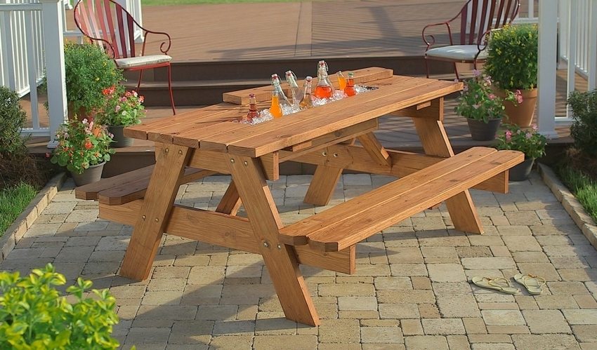 Solid wood structure for the garden, consisting of table and benches Solid wood structure for the garden, consisting of table and benches
