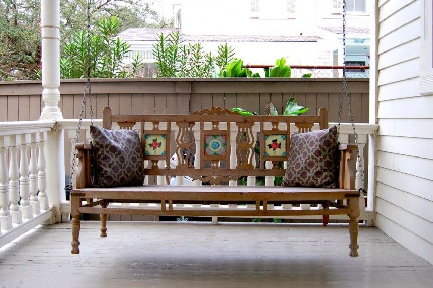 ชิงช้าที่ตั้งอยู่บนระเบียงเป็นสถานที่ที่เหมาะสำหรับการสังสรรค์กับครอบครัวและเพื่อนฝูง ชิงช้าที่ตั้งอยู่บนระเบียงเป็นสถานที่ที่เหมาะสำหรับการสังสรรค์กับครอบครัวและเพื่อนฝูง