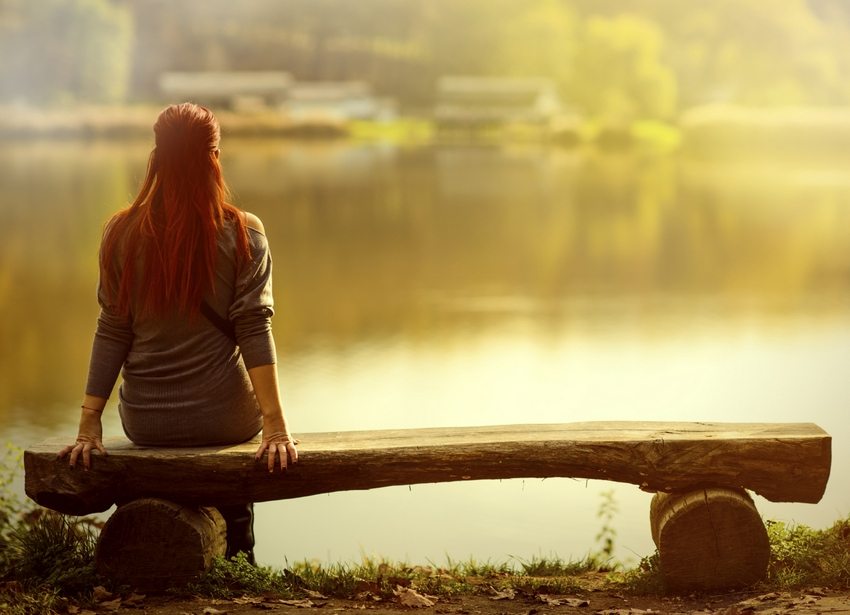 Απλό και όμορφο πάγκο χτισμένο από κορμό Απλό και όμορφο πάγκο χτισμένο από κορμό
