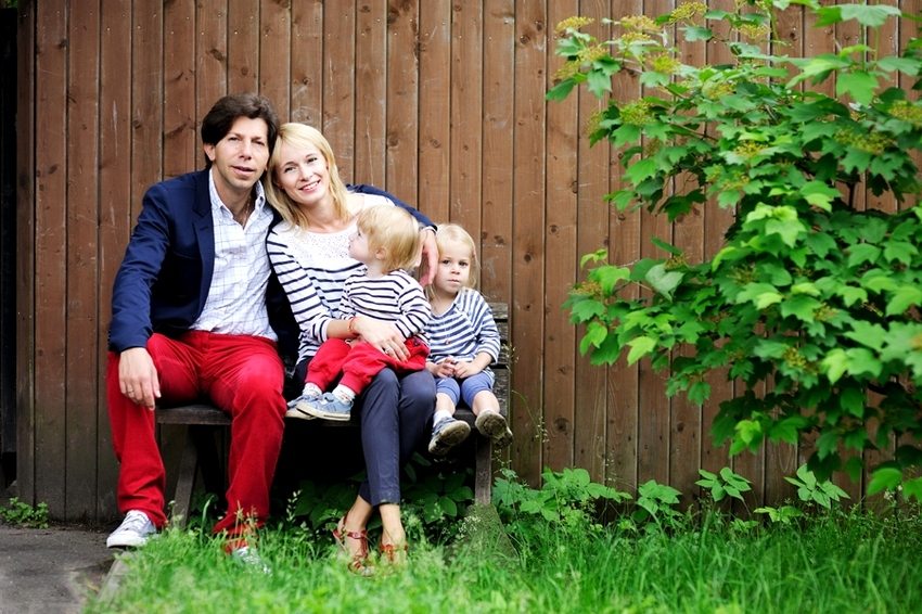 Μπορούν να δημιουργηθούν πάγκοι από οποιοδήποτε είδος ξύλου - το κύριο πράγμα είναι ότι το υλικό είναι καλά στεγνό Μπορούν να δημιουργηθούν πάγκοι από οποιοδήποτε είδος ξύλου - το κύριο πράγμα είναι ότι το υλικό είναι καλά στεγνό