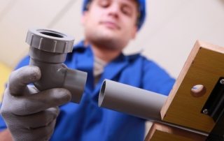 ท่อพีวีซีสำหรับจ่ายน้ำ: คุณสมบัติการใช้งานและการติดตั้ง