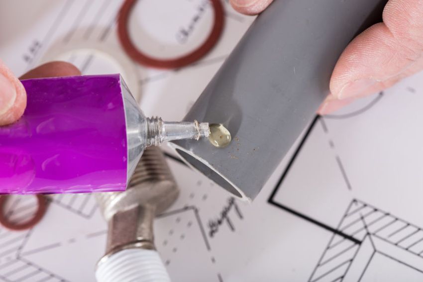 การติดกาวเป็นวิธีที่ง่ายที่สุดในการต่อท่อพลาสติก การติดกาวเป็นวิธีที่ง่ายที่สุดในการต่อท่อพลาสติก