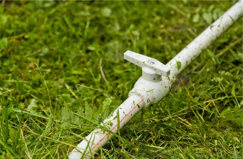 สำหรับน้ำประปาในช่วงฤดูร้อนชั่วคราวสามารถวางท่อลงบนพื้นได้ สำหรับน้ำประปาในช่วงฤดูร้อนชั่วคราวสามารถวางท่อลงบนพื้นได้