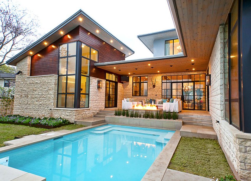 Wpuszczany w ziemię basen kompozytowy z rzymskimi schodami Wpuszczany w ziemię basen kompozytowy z rzymskimi schodami