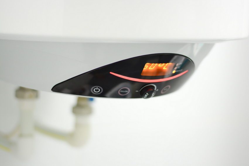 Varmtvannsbereder installert og koblet til vannforsyningssystemet Varmtvannsbereder installert og koblet til vannforsyningssystemet