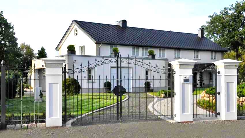 Smidde strukturer preges av spesiell skjønnhet og nåde. Smidde strukturer preges av spesiell skjønnhet og nåde.