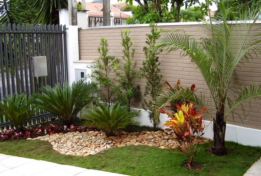 Pininturahan ng beige na bakod na brick Pininturahan ng beige na bakod na brick