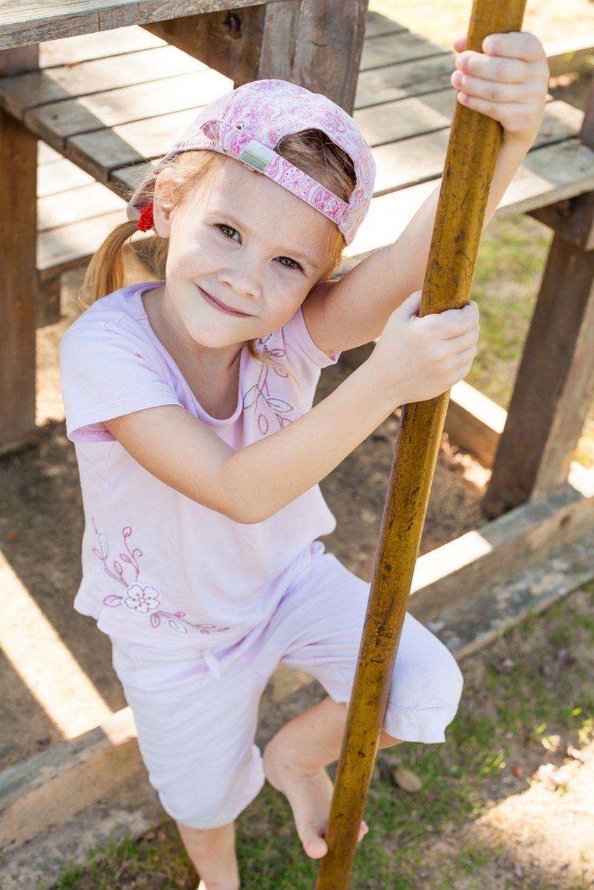 ไม่อนุญาตให้ใช้สลักเกลียวและตะปูที่ยื่นออกมารวมทั้งมุมที่แหลมคมในโครงสร้าง ไม่อนุญาตให้ใช้สลักเกลียวและตะปูที่ยื่นออกมารวมทั้งมุมที่แหลมคมในโครงสร้าง