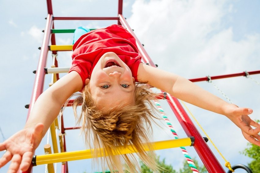 ดูแลพื้นผิวของสนามเด็กเล่นเพื่อเพิ่มความปลอดภัยในระหว่างการเล่น ดูแลพื้นผิวของสนามเด็กเล่นเพื่อเพิ่มความปลอดภัยในระหว่างการเล่น