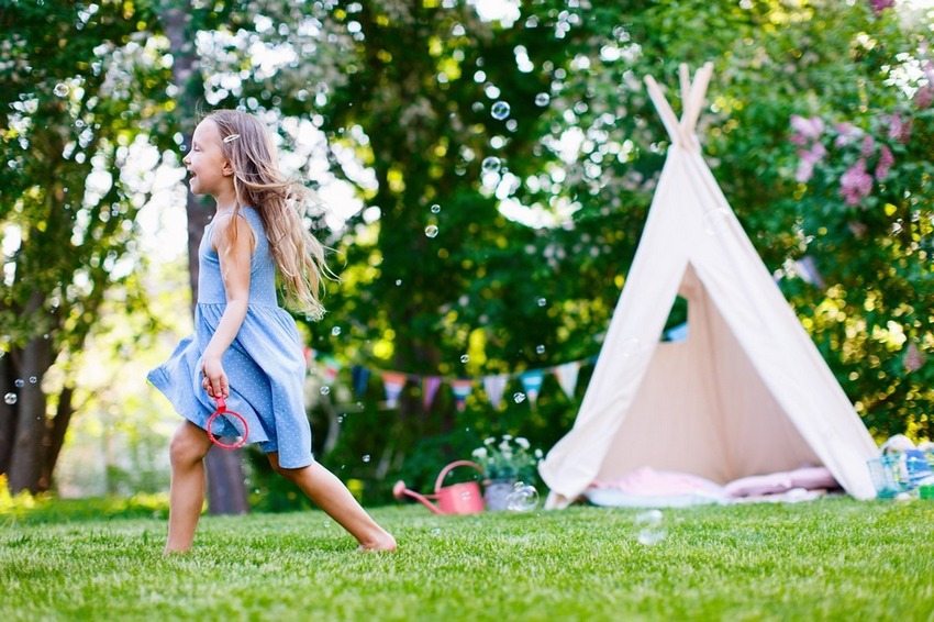 พื้นที่เล่นที่จัดไว้เป็นพิเศษจะช่วยให้คุณตรวจสอบเด็กได้ดีขึ้น พื้นที่เล่นที่จัดไว้เป็นพิเศษจะช่วยให้คุณตรวจสอบเด็กได้ดีขึ้น