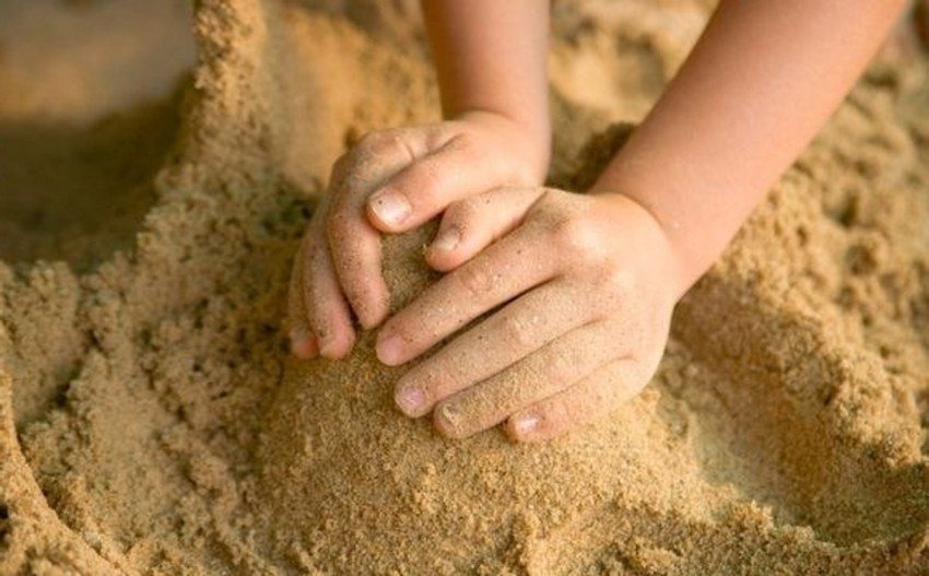 ทรายที่มีไว้สำหรับเล่นของเด็กจะต้องทำความสะอาดและร่อนให้ดี ทรายที่มีไว้สำหรับเล่นของเด็กจะต้องทำความสะอาดและร่อนให้ดี