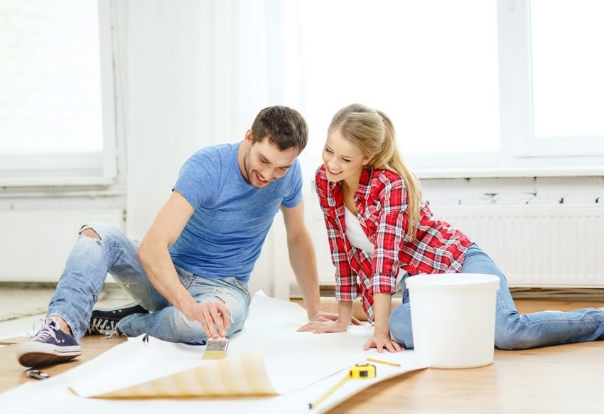 Det forberedte limet må påføres først på veggen, og deretter på lerretet til fototapetet Det forberedte limet må påføres først på veggen, og deretter på lerretet til fototapetet