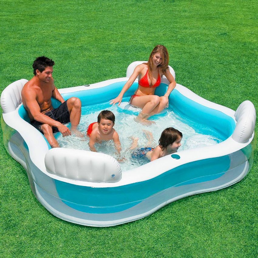 Bazen na napuhavanje s niskom stranom bit će dobra kupnja za obitelj s malom djecom Bazen na napuhavanje s niskom stranom bit će dobra kupnja za obitelj s malom djecom