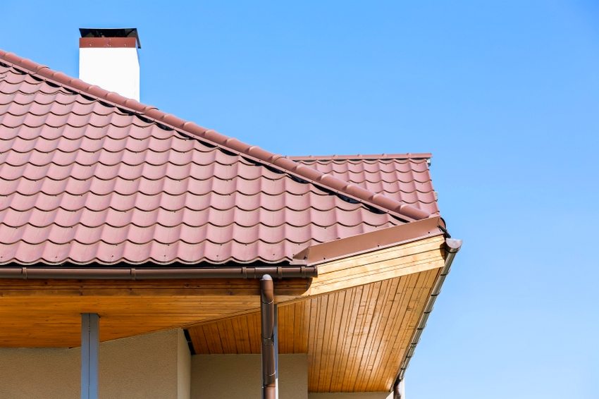 When laying metal tiles, the maximum angle of inclination is not standardized, but the minimum is 15 ° When laying metal tiles, the maximum angle of inclination is not standardized, but the minimum is 15 °