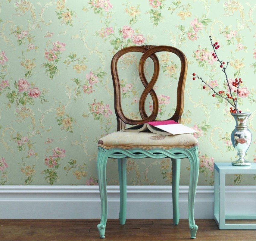 Tapetul vintage în culori pastelate este perfect pentru o cameră de zi în stil Provence Tapetul vintage în culori pastelate este perfect pentru o cameră de zi în stil Provence