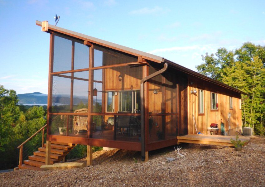 Det profesjonelle lakenet er ideelt for å dekorere taket til et lite landsted Det profesjonelle lakenet er ideelt for å dekorere taket til et lite landsted