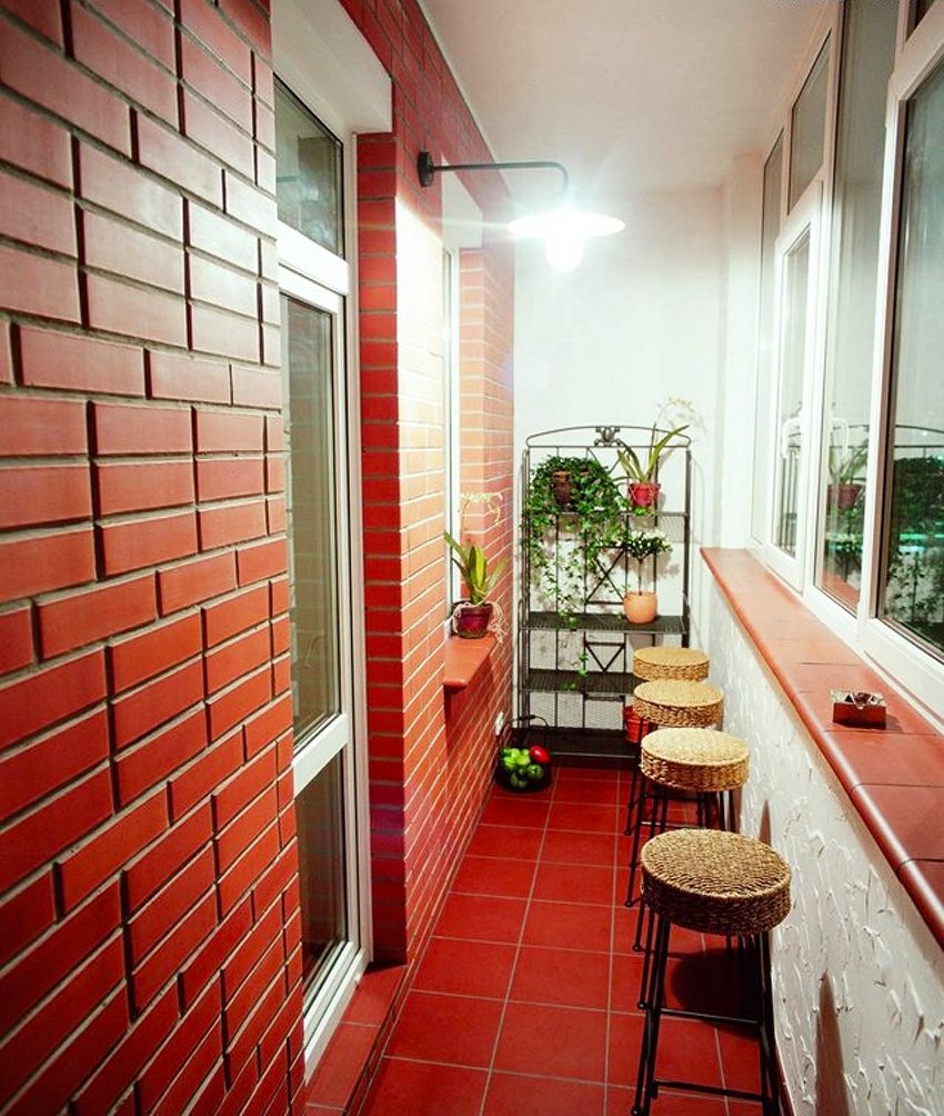 Бар столовете са подходящи за лоджия, разположена близо до кухнята Бар столовете са подходящи за лоджия, разположена близо до кухнята