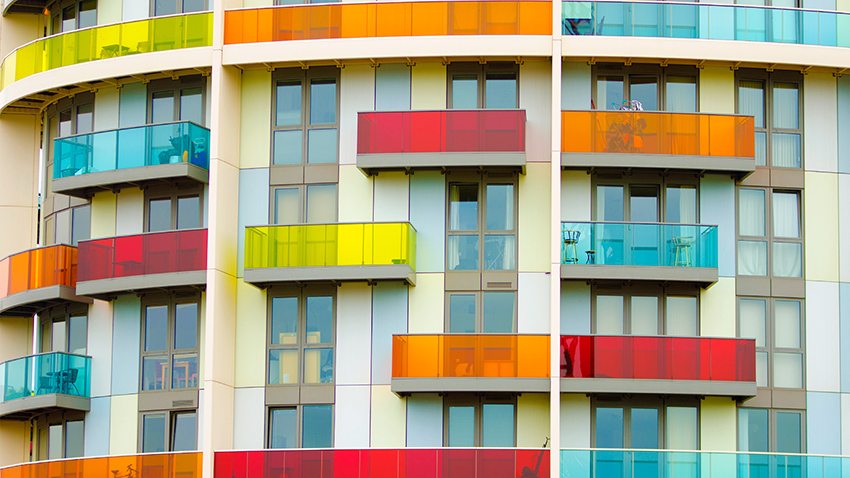 Балконът се простира отвъд линията на носещата стена на къщата и осигурява допълнително пространство Балконът се простира отвъд линията на носещата стена на къщата и осигурява допълнително пространство