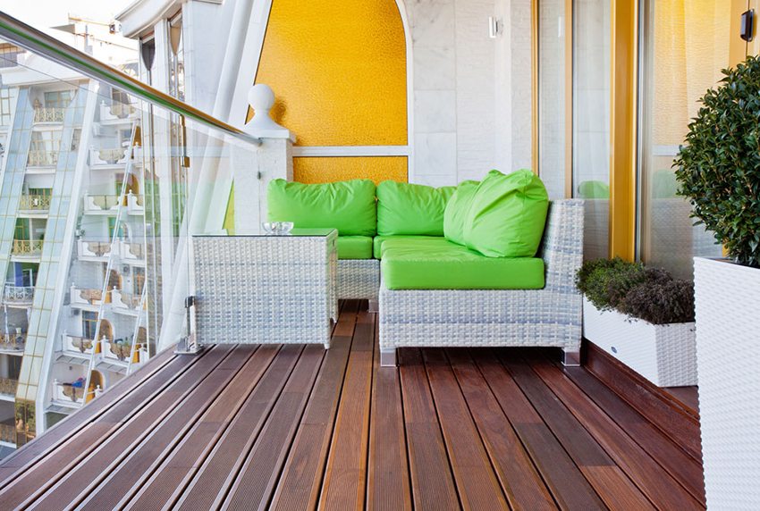 Дървеният под хармонира добре с плетените мебели Дървеният под хармонира добре с плетените мебели