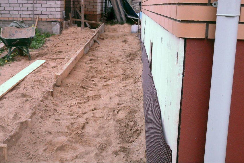 แบบหล่อสามารถถอดออกได้เมื่อสิ้นสุดการทำงานหรือเป็นส่วนหนึ่งของโครงสร้าง