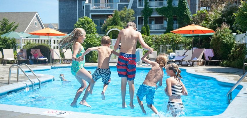 Kupanje u čistoj, prozirnoj vodi, koja je apsolutno sigurna za ljudsko tijelo, puno je ugodnije Kupanje u čistoj, prozirnoj vodi, koja je apsolutno sigurna za ljudsko tijelo, puno je ugodnije