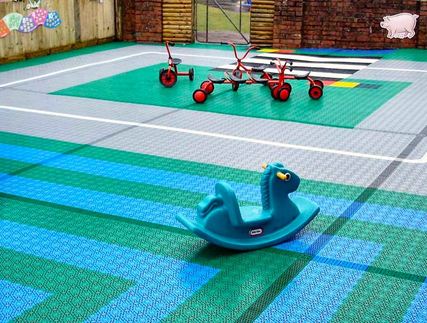 Измийте пластмасата с вода достатъчно, за да премахнете всички замърсявания Измийте пластмасата с вода достатъчно, за да премахнете всички замърсявания