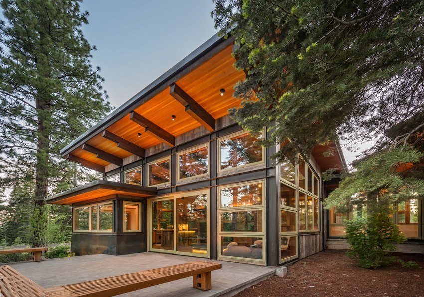 Ngôi nhà gỗ một tầng chức năng với mái dốc Ngôi nhà gỗ một tầng chức năng với mái dốc