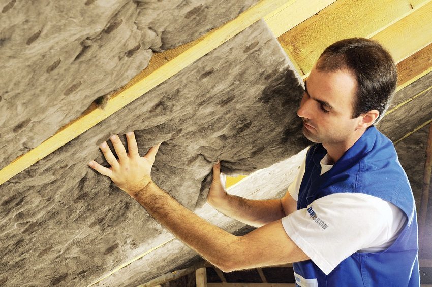 Az ecowool használata nem ajánlott az alagsor és az alagsori feletti mennyezetek szigetelésénél, ahol a páratartalom állandóan magas Az ecowool használata nem ajánlott az alagsor és az alagsori feletti mennyezetek szigetelésénél, ahol a páratartalom állandóan magas