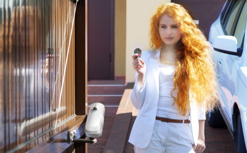 Flere fjernbetjeninger kan tilsluttes for at styre porten Flere fjernbetjeninger kan tilsluttes for at styre porten