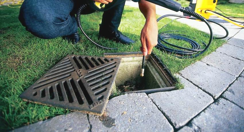 betonnyj-i-plastikovyj-drenazhnyj-kolodec-dlya-livnevoj-kanalizacii-1-2