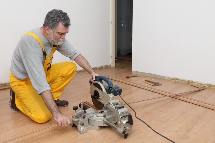 Когато инсталирате первази, важно условие е фиксирането да е към стената Когато инсталирате первази, важно условие е фиксирането да е към стената