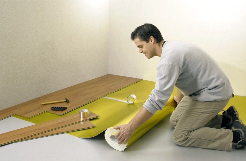 Подложката, положена под ламината, осигурява високо ниво на топлина, звук и хидроизолация Подложката, положена под ламината, осигурява високо ниво на топлина, звук и хидроизолация