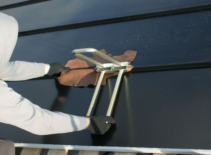 Quá trình lắp đặt đường may mái Quá trình lắp đặt đường may mái