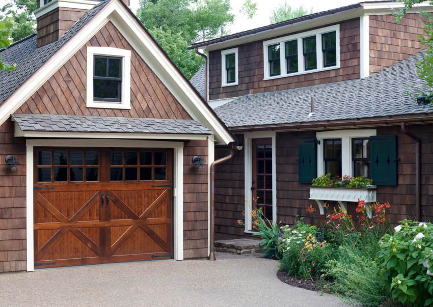 Các tòa nhà khác nhau trong khuôn viên được trang trí theo cùng một phong cách sử dụng mái che mềm Các tòa nhà khác nhau trong khuôn viên được trang trí theo cùng một phong cách sử dụng mái che mềm