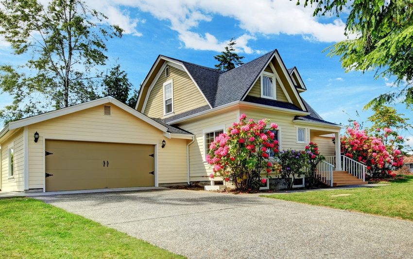 By combining different types of roofs, you can get an interesting look at home By combining different types of roofs, you can get an interesting look at home