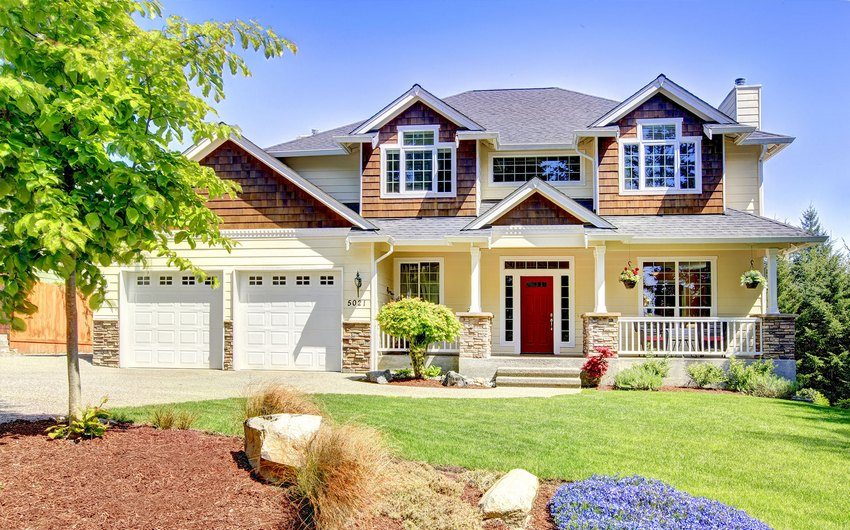 Combined roof type of a country house Combined roof type of a country house