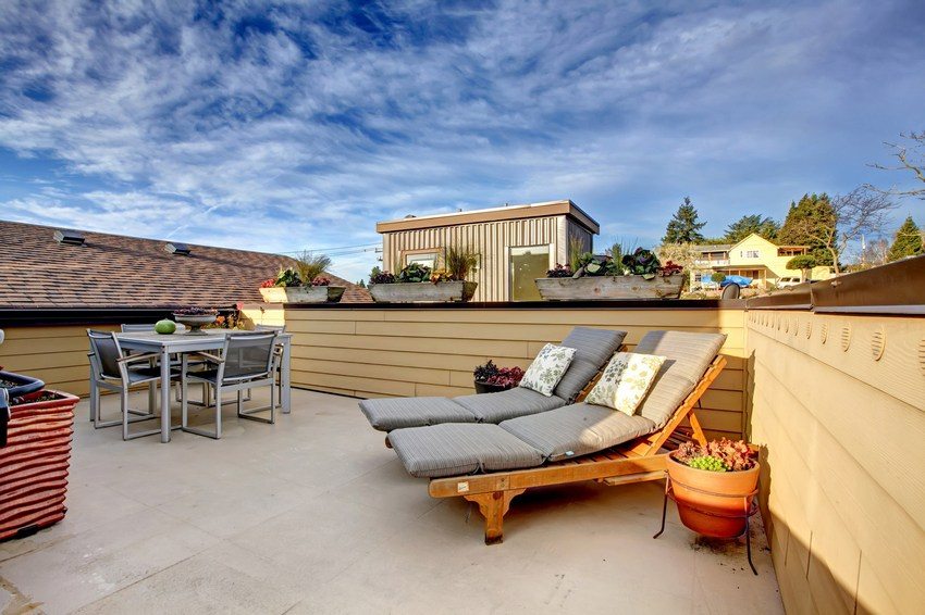 Operated type of roof: on a flat surface there is a recreation area Operated type of roof: on a flat surface there is a recreation area