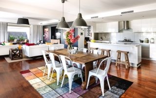 Laminat eller linoleum: som er bedre å bruke for å etterbehandle gulvet