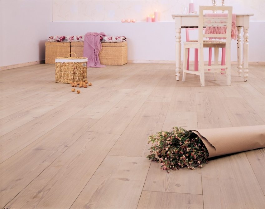 Linoleum af høj kvalitet til laminat kan erstatte en dyrere og lunefuld belægning Linoleum af høj kvalitet til laminat kan erstatte en dyrere og lunefuld belægning