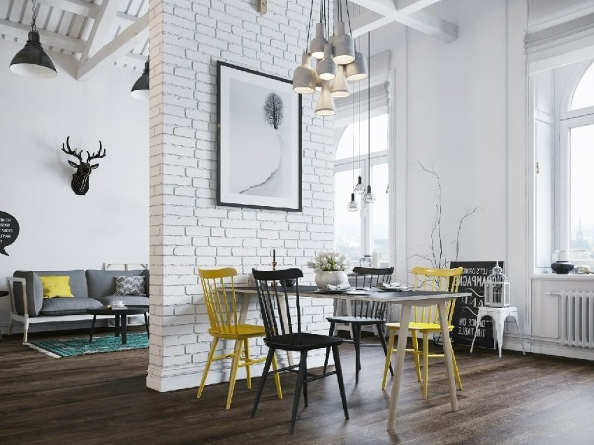 Moderne interiør med mørkt laminat i en studiolejlighed Moderne interiør med mørkt laminat i en studiolejlighed