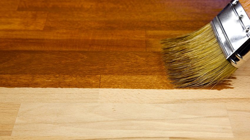 Det mest egnede til laminat er polyurethan og alkydforbindelser Det mest egnede til laminat er polyurethan og alkydforbindelser