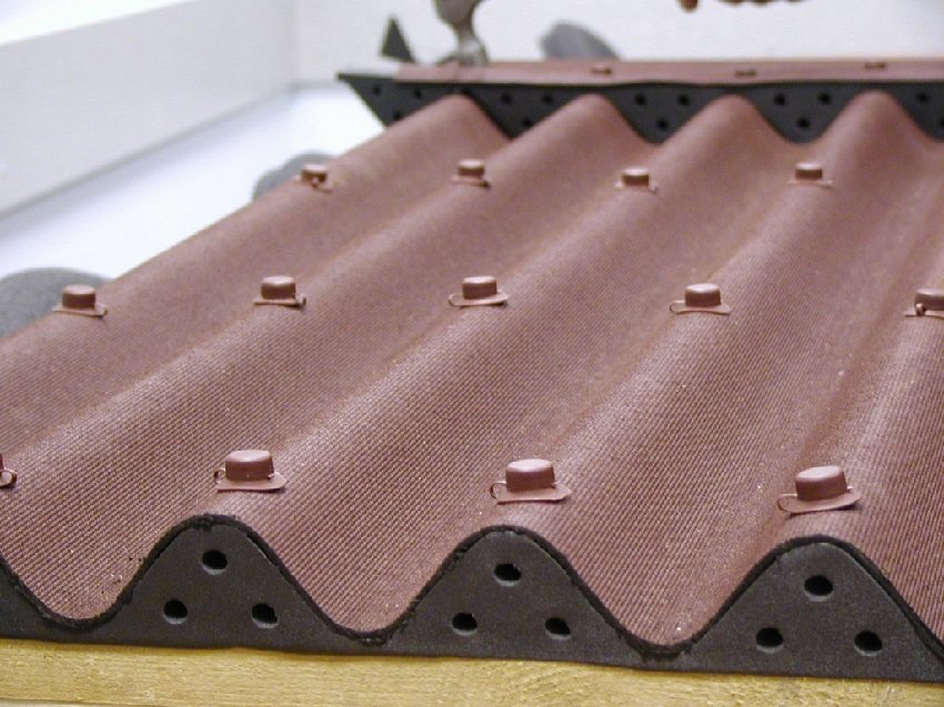 Standard takfeste av ondulin Standard takfeste av ondulin