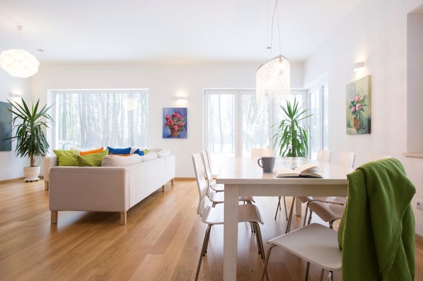 Kombinationen af køkkenet og stuen i Khrushchev gjorde det muligt at få en rummelig spiseplads Kombinationen af køkkenet og stuen i Khrushchev gjorde det muligt at få en rummelig spiseplads